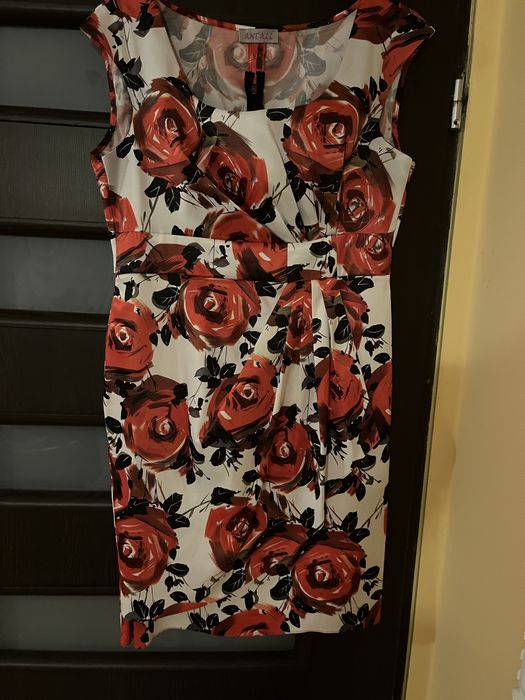 Sukienka elegancka z lekkim połyskiem. Kraków