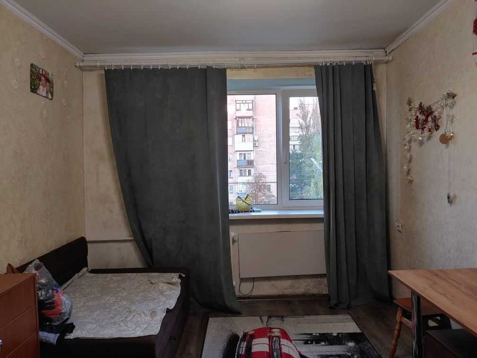 Здам кімнату в гуртожитку метро Чернігівська вул.Братиславська 8а.