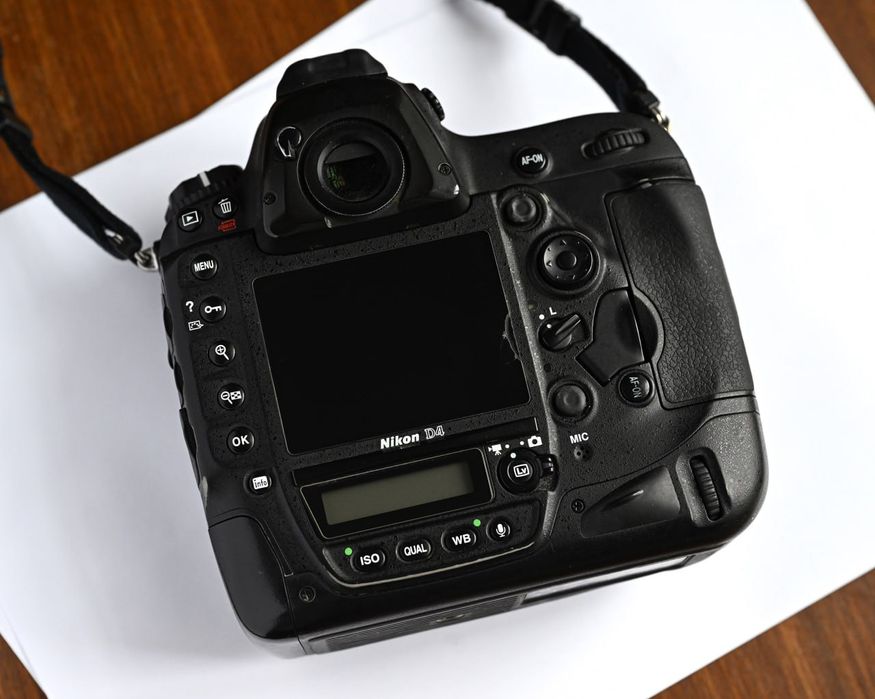 Продаю Nikon D4.