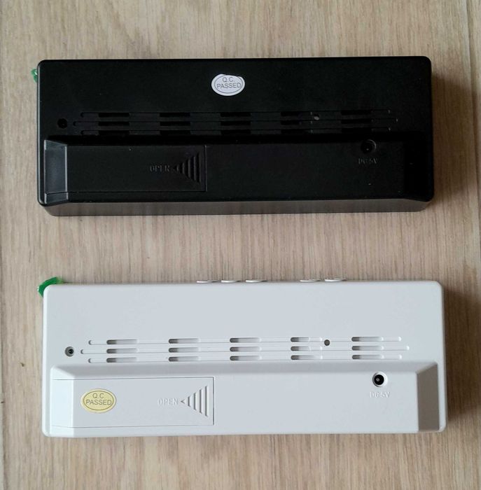 Годинник дзеркальний настільний електронний. Часы настольные цифровые.