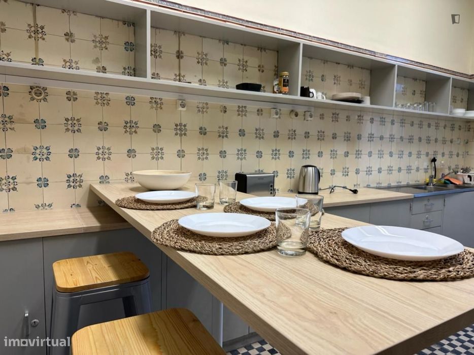Room - Located in Marquês de Pombal, Lisbon
