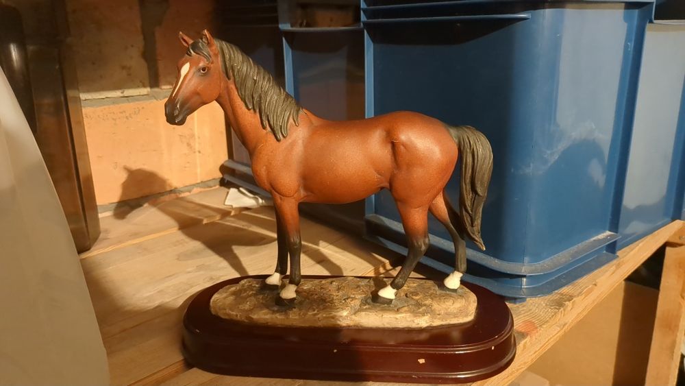 The leonardo collection koń z porcelany figurka