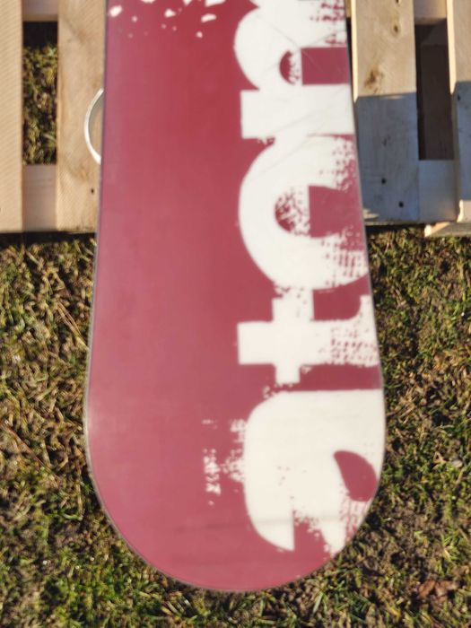 Atom Wild Butterffly 142 + wiązania Roxy - deska snowboardowa