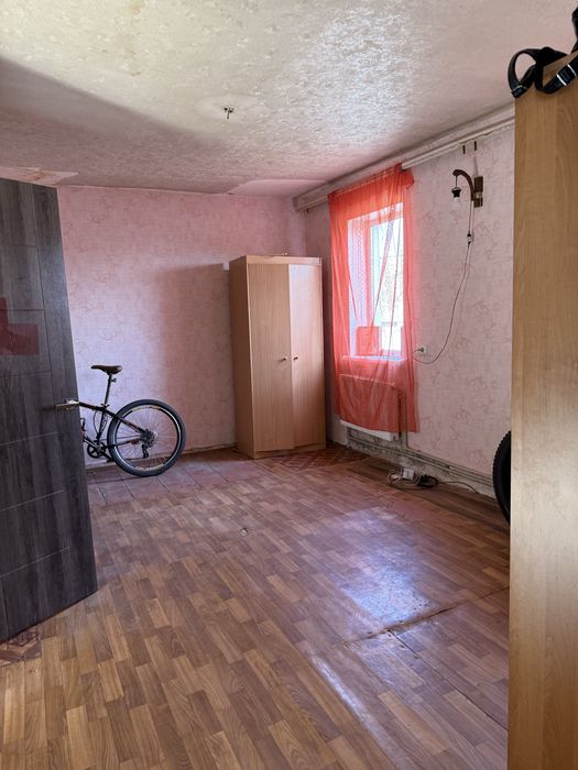 Продаж частини будинку на 2,5 сотках землі