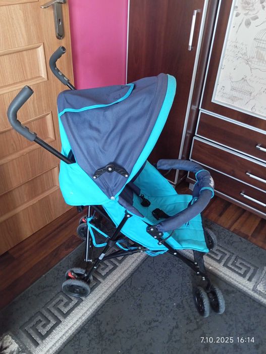 Wózek typu spacerówka bardzo lekki, stan bardzo dobry
