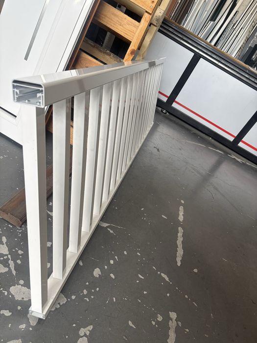 Grade de aluminio branca 212cm (comprimento)x 61cm (altura)