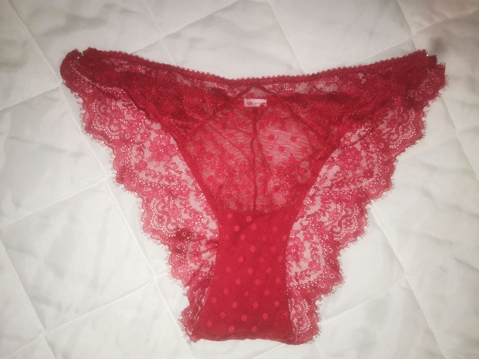 Cuecas vermelhas com renda