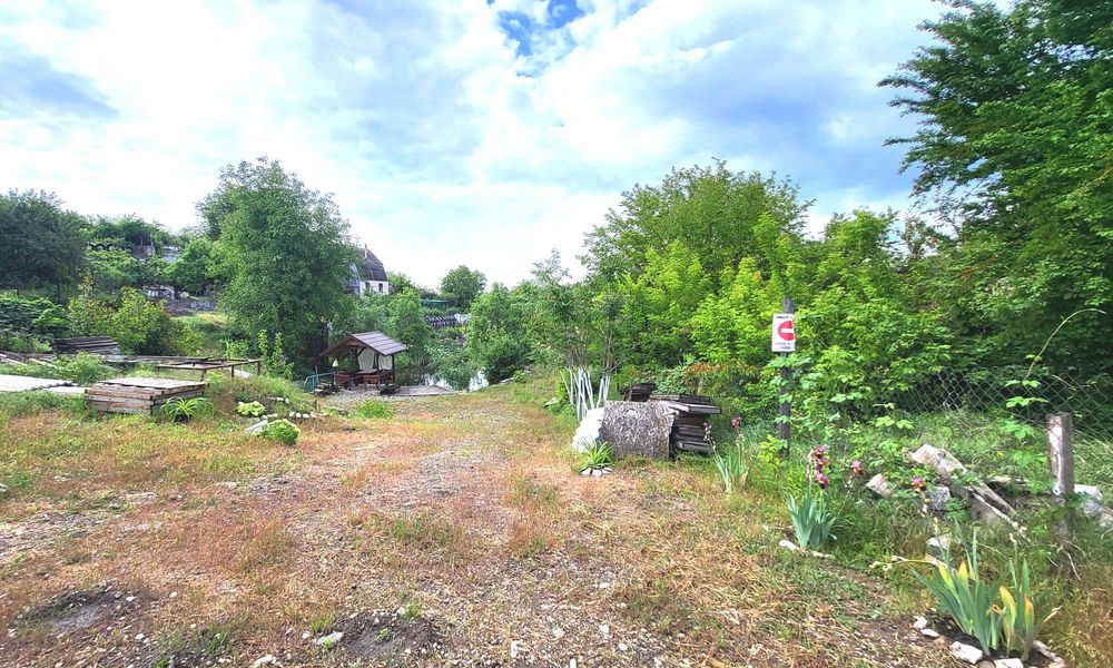 Продаж земельної делянки (11 соток) з ОЗЕРОМ вул. Сонячна.