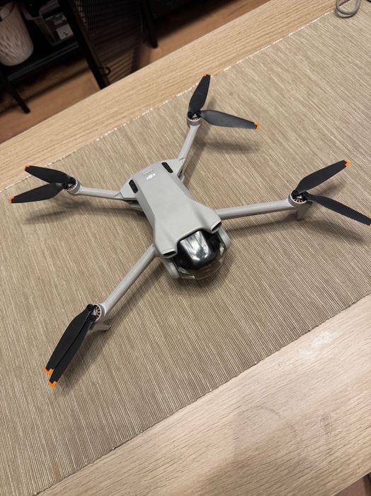 DJI mini 3 + DJI RC (ekran) + bateria + torba