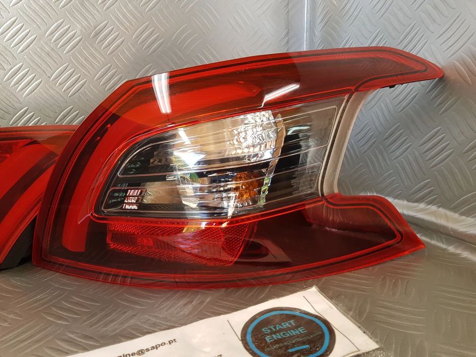 Farolim Farolins Peugeot 308 II direito e esquerdo modelo em carro