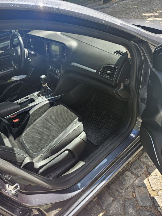 Renault Mégane 1.5 dCi Sports Tourer 115cv Full Extras (Teto de Abrir e Ecrã Grande)
