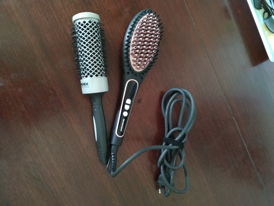 Escova alisadora e escova iónica