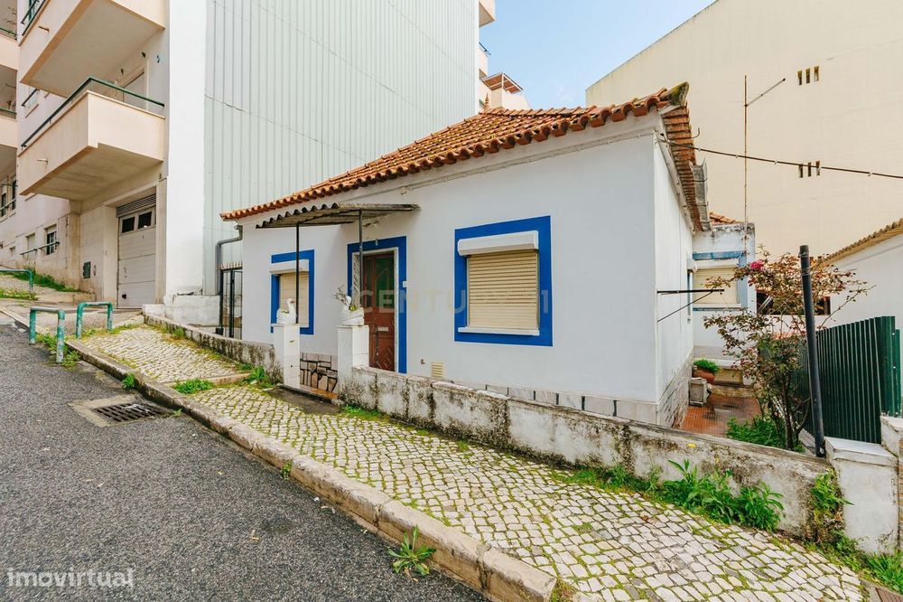 Moradia T3 Alverca Com Logradouro