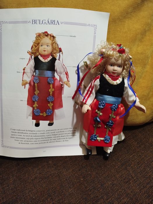 Vendo bonecas em porcelana com 22cm de altura