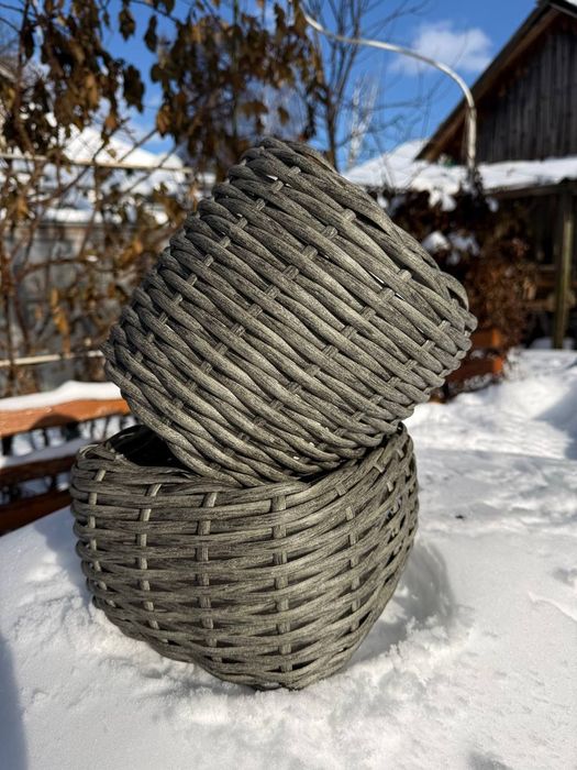 Кашпо зі штучного ротангу