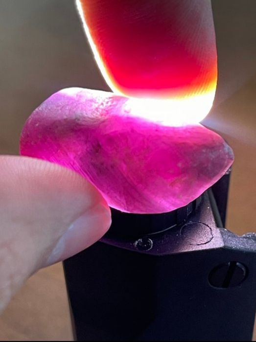 Rubi BRUTO TOP COLOR Moçambique - Peça Incomum de 69.5 ct