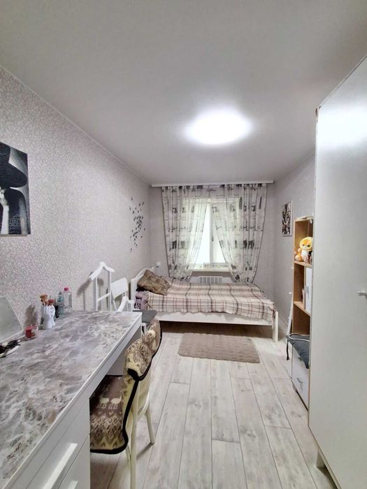 Терміново продам 2-о к/к з сучасним, якісним ремонтом на вул. А.Корольова.