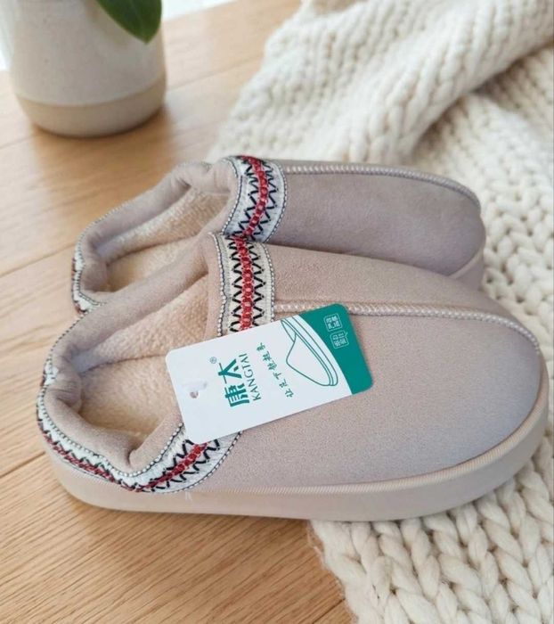 Nowe Kapcie w stylu Tasman  Beżowe Mule Rozmiar 40-41