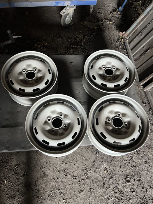 Диски  r 14 пофарбовані nissan