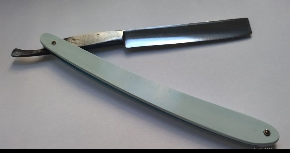 Заточена Solingen  ,,Adelante" бритва опасна