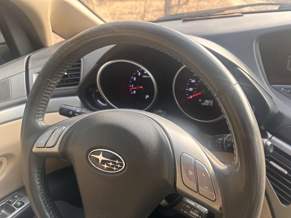 Субару Трібека 2008 року