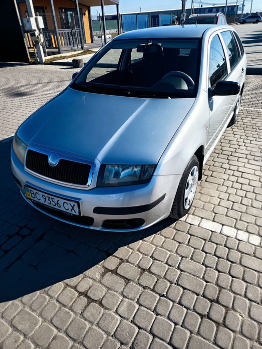 Автомобіль в чудовому стані, стояв довгий час в сухому гаражі