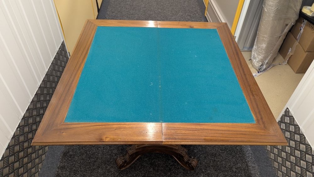 Mesa de jogo antiga