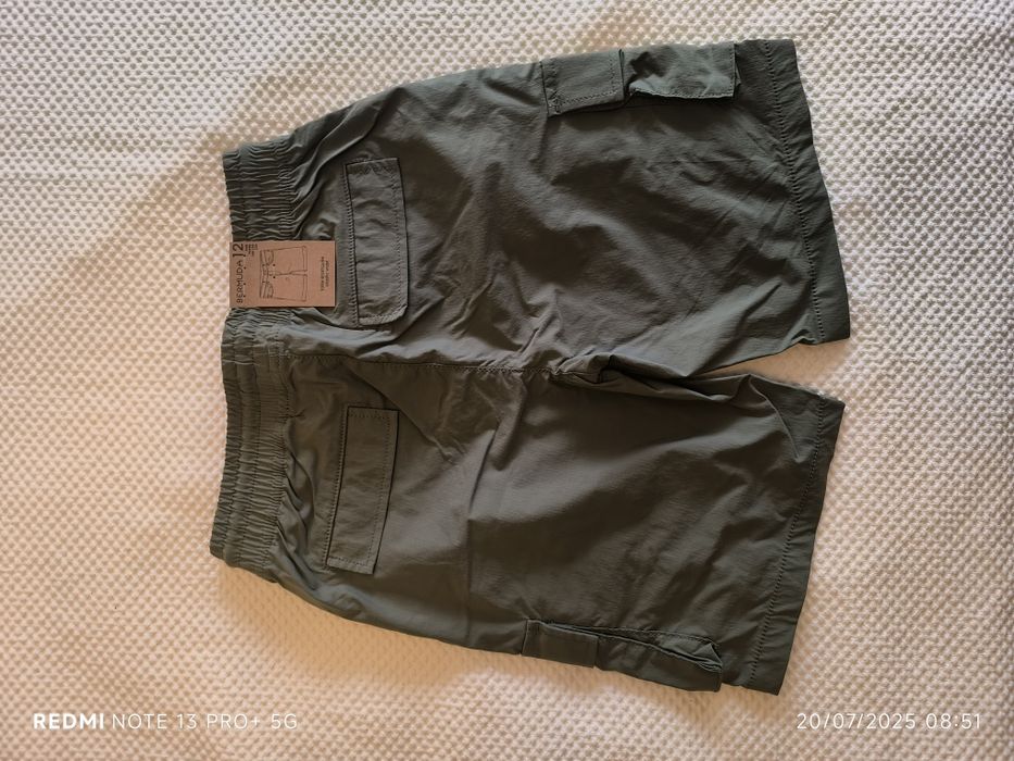 Calções com bolsos de lado