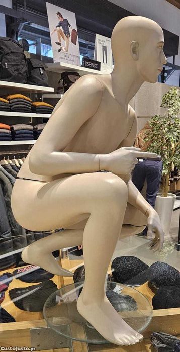 Manequins homem posição invulgar