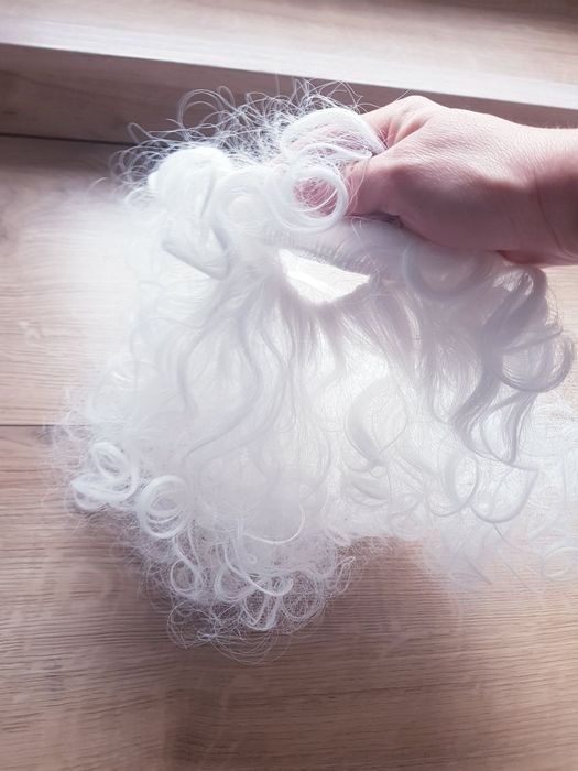 Nowa broda Świętego Mikołaja marki Dealz