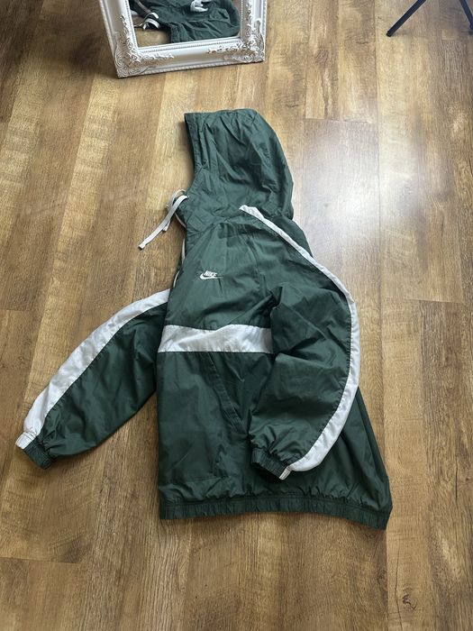 Вітровка Nike.