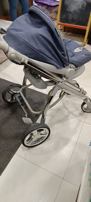 Carrinho de passeio Bébécar com ovo