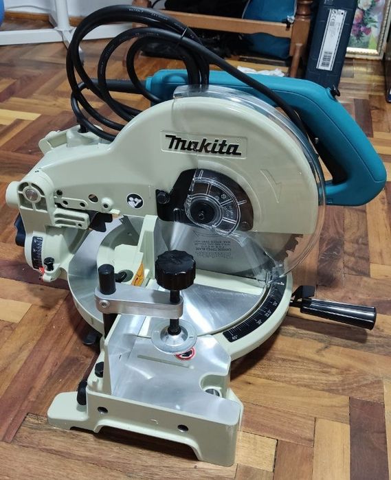 Торцювальна пила Makita LS1040N: 15 700 грн. - Електроінструмент Івано ...