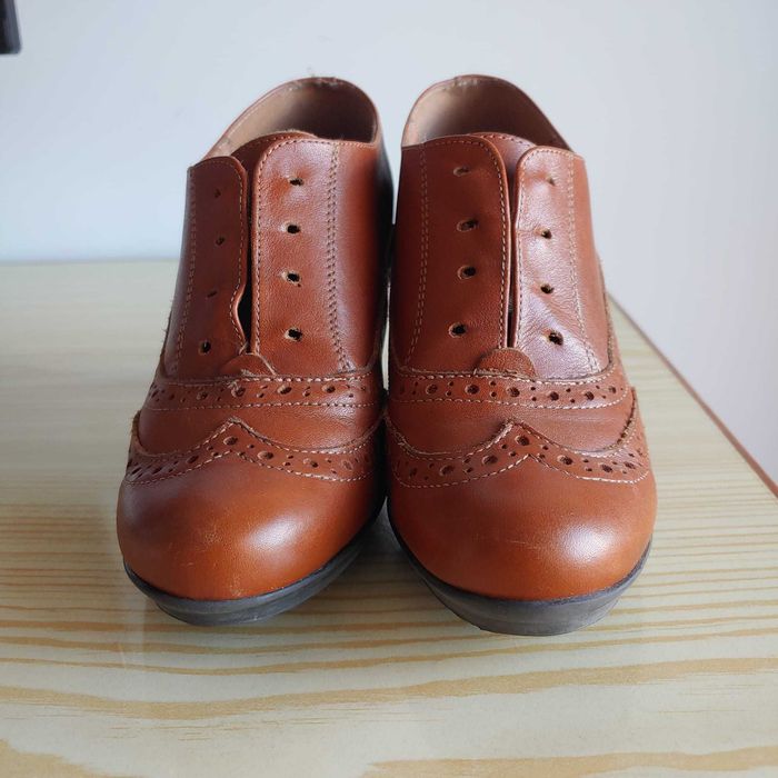 Sapatos em pele número 35