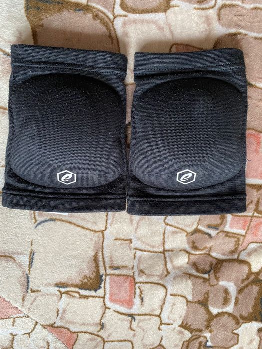 Волейбольні наколінники Asics, розмір М