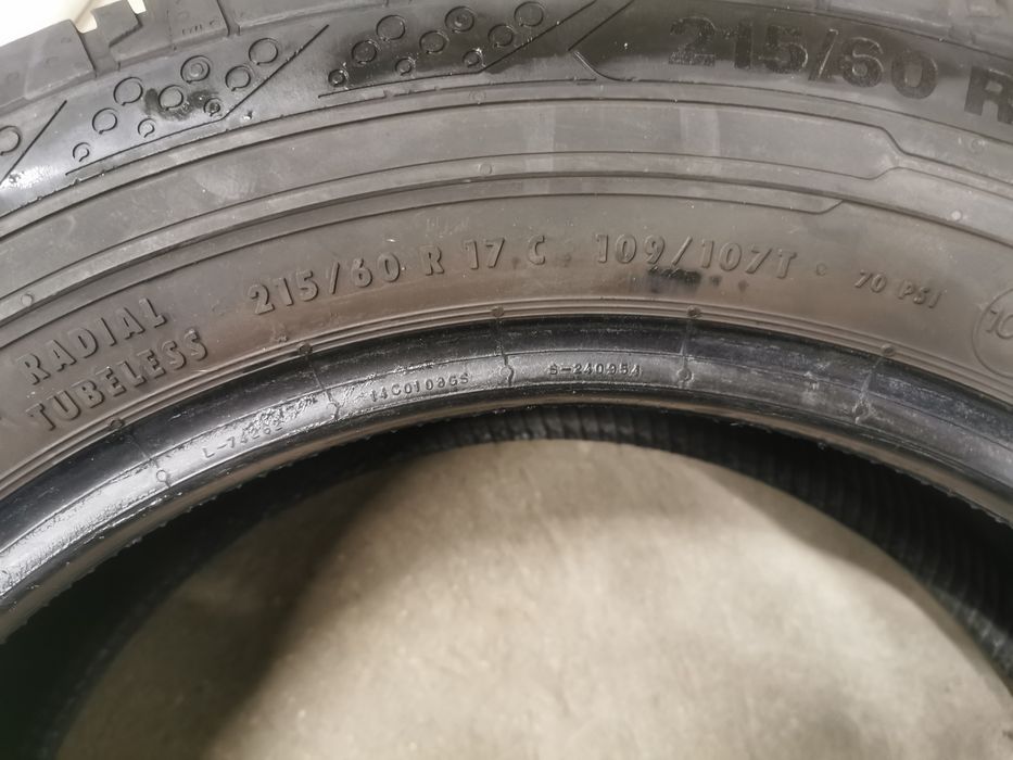 Komplet opon 215/60R17C 109/107T Continental ContiVanContact 200