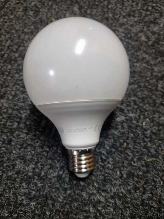 Żarówka E27 10W 950lm Warm White duża kula