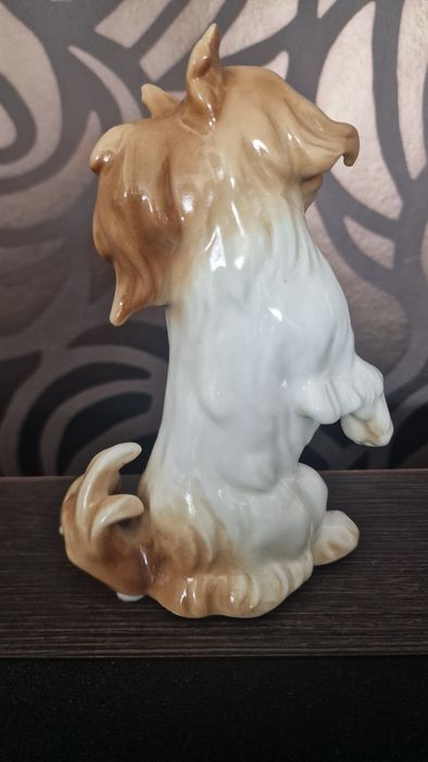 Karl Ens figurka z porcelany pies
