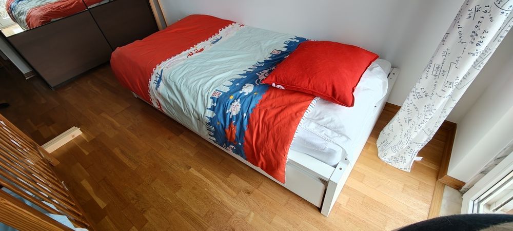 Cama solteiro IKEA com colchão