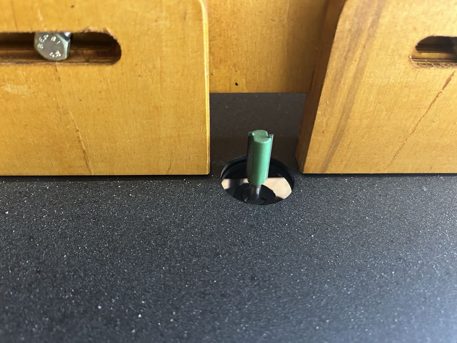 Frezarka z zestawem frezów do drewna