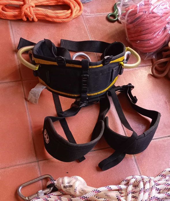 Arnes Petzl usado cintura - suspensao - arborismo