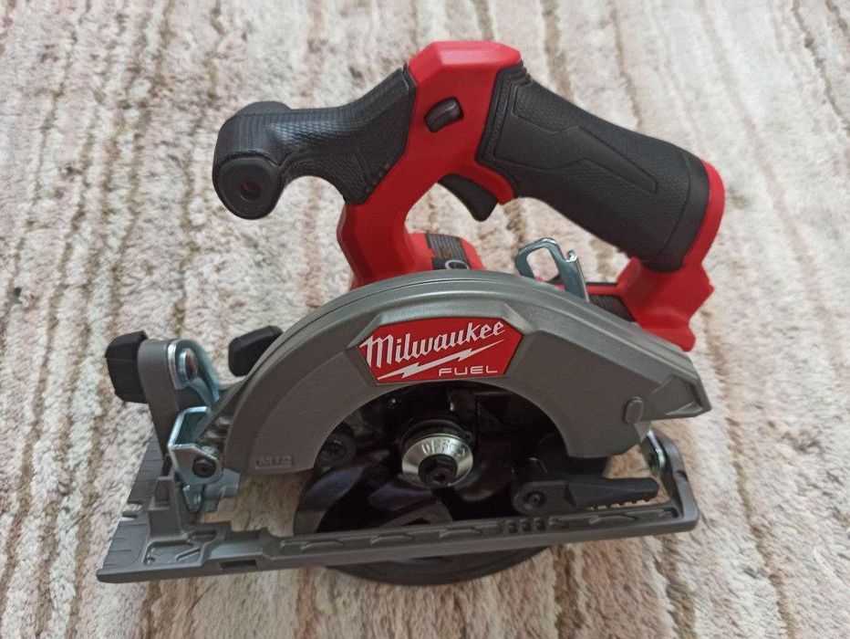 Made in USA Циркулярна пилка акумуляторна (дискова пила) 140mm Milwaukee M12 FCS442-0 (2521-20) FUEL