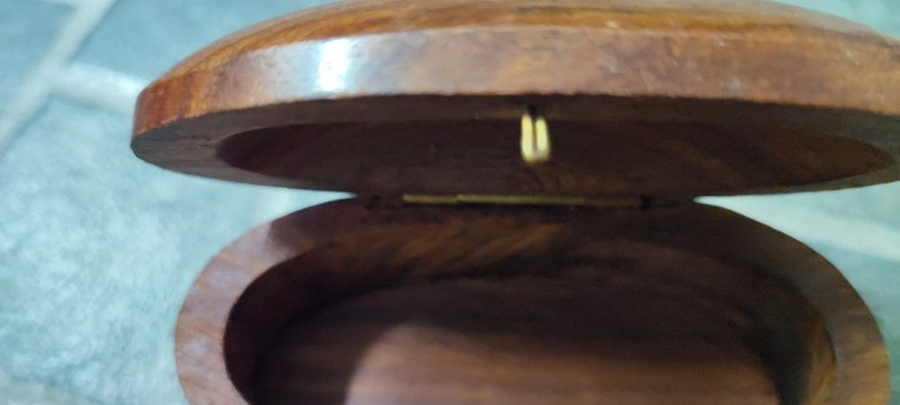 Caixa de Joias Antiga em Madeira