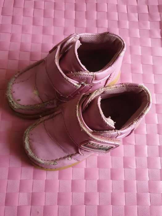 Отдам розовые детские ботиночки