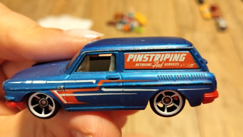 Машинка моделька