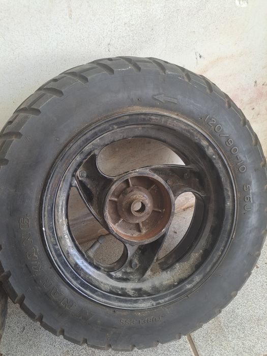 Forqueta + 2 rodas completas + pinça Piaggio / Vespa (120/90-10)