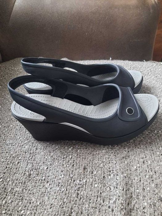 Жіночі босоніжки на танкетці Crocs Havana Slingback, розмір 8