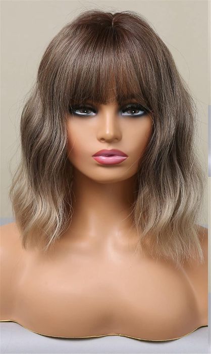 Peruka Brązowo Blond Falowana Z Grzywką
