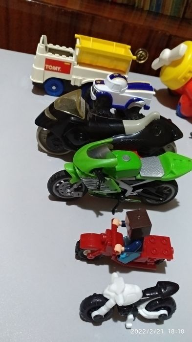 Дитячі іграшкові машинки