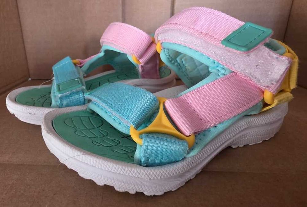 Sandały dla dziewczynki